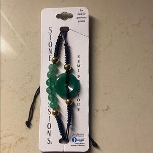 Green colored agate stone on double corded adjustable Bracelet w gold accent NWT
